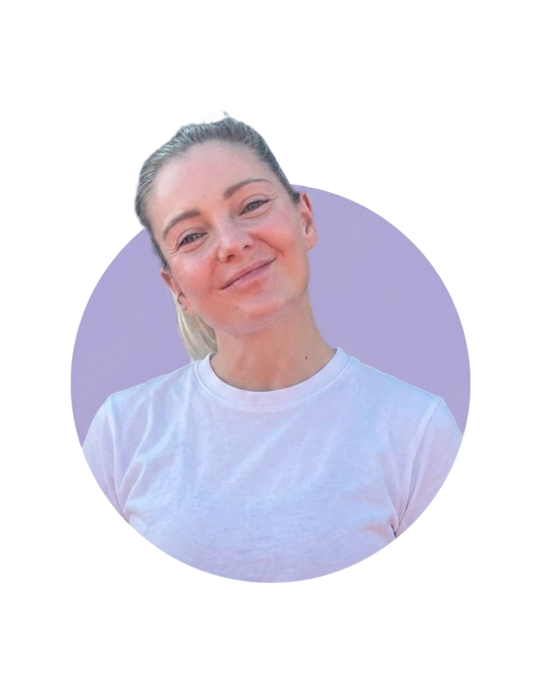 Portrait von Dini, Inhaberin und Workshop-Leiterin